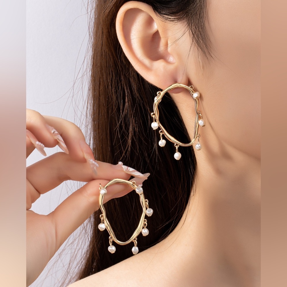 Round pearl drop earrings